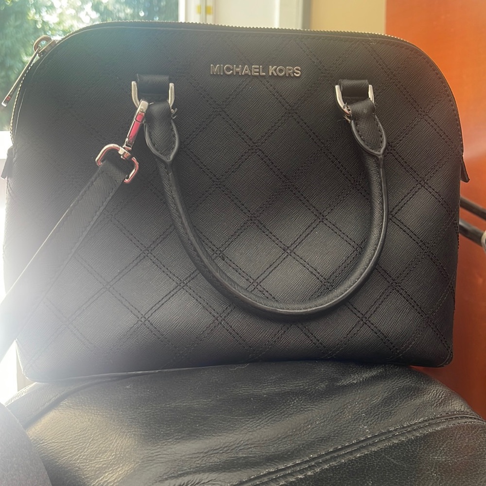 Michael Kors Black leather medium. Gently used in great condition.